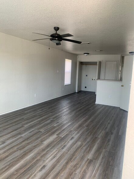 Building Photo - 4210 Primrose Dr