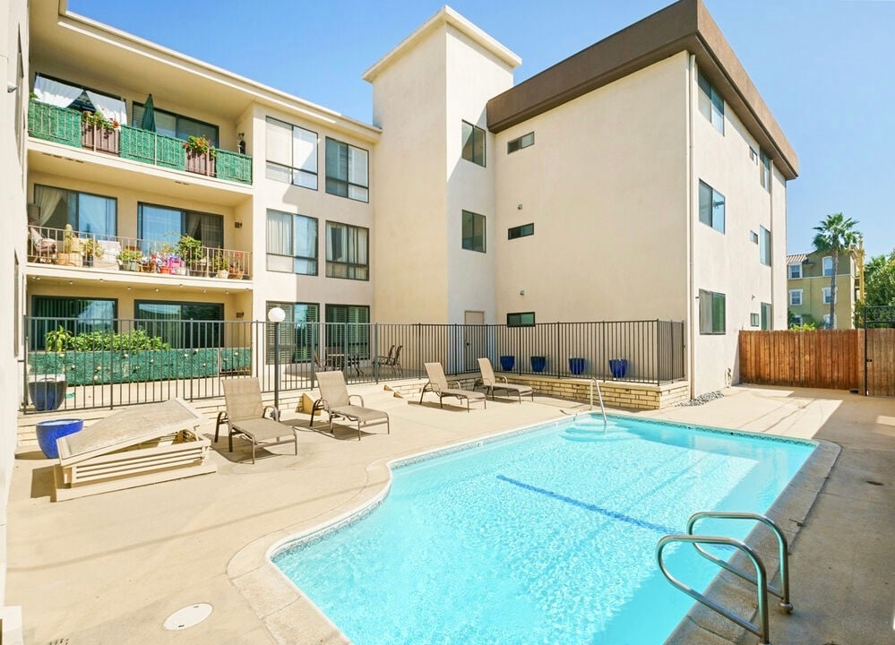 Building Photo - 2175 S Beverly Glen Blvd