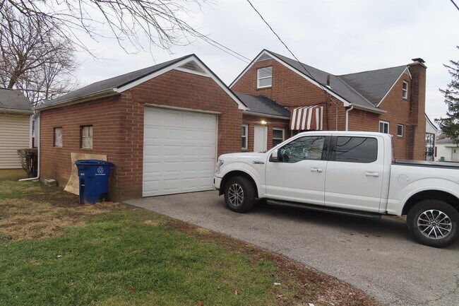 Building Photo - 1121 Fairwood Ave