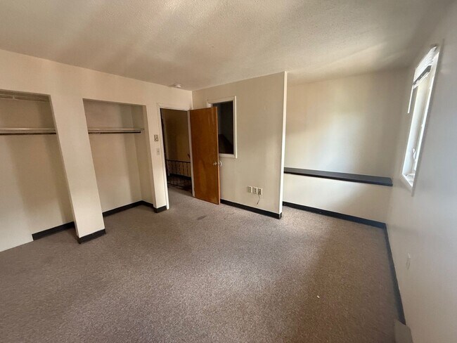 Building Photo - Fall Semester Lease Available! 2 Bedroom T...