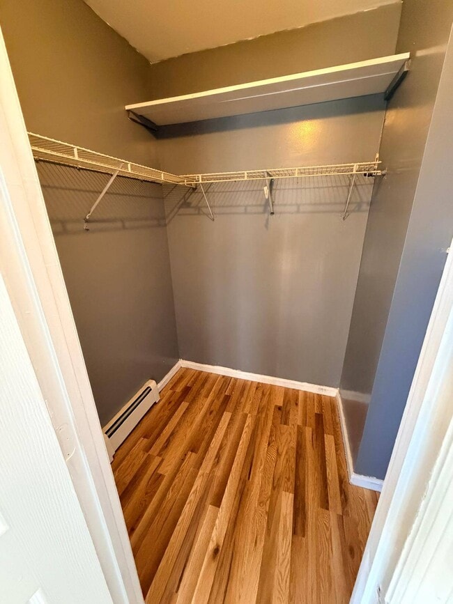 Building Photo - 392 Montauk Ave.