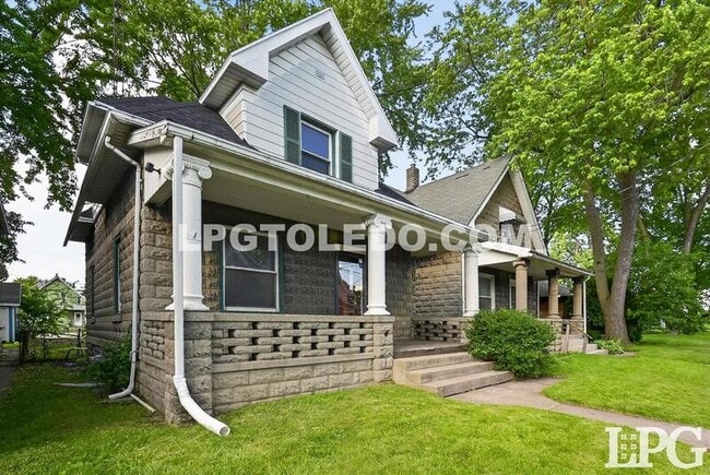 Building Photo - 1715 Greenwood Ave
