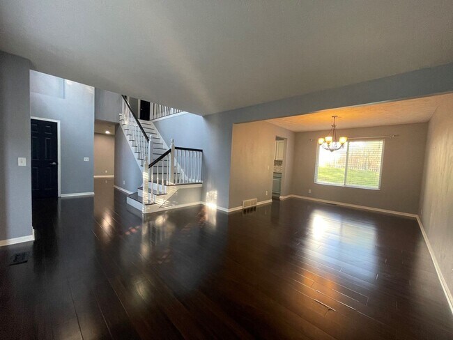 Building Photo - Home For Rent Bellevue.