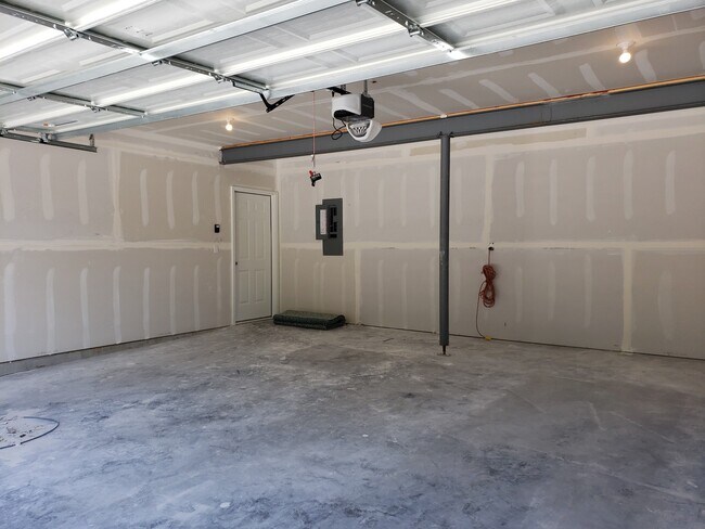 Building Photo - 35 Woodland Oaks Dr