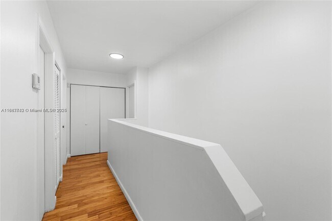 Building Photo - 1162 SW 44th Ave
