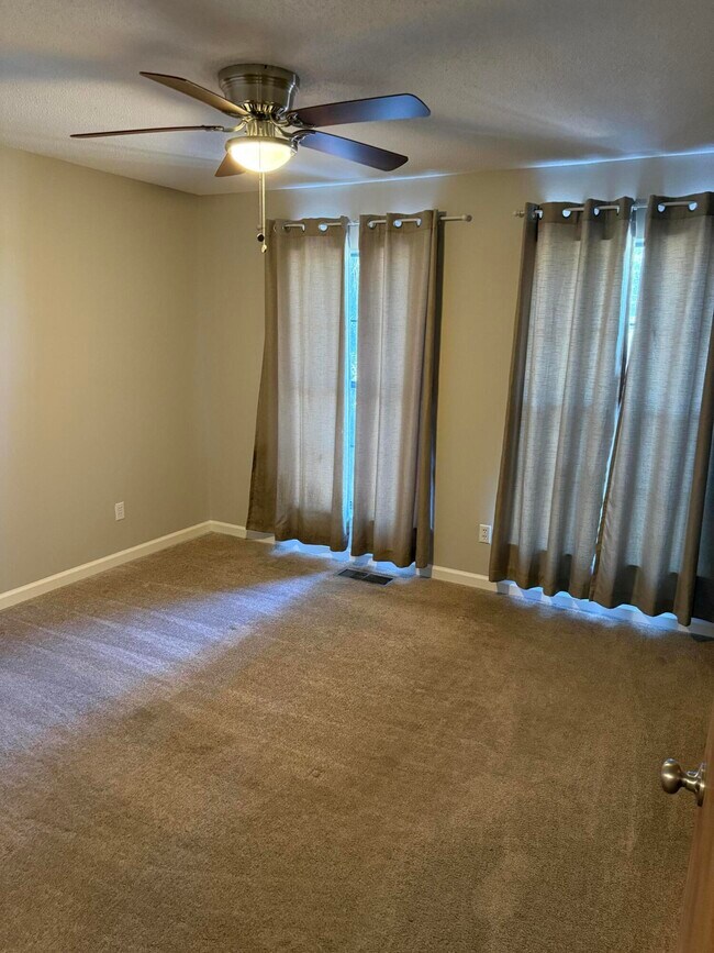 Building Photo - 226 Pelham Rd