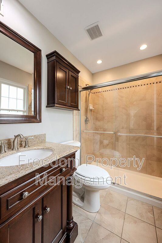 Building Photo - 9564 Basilwood Dr