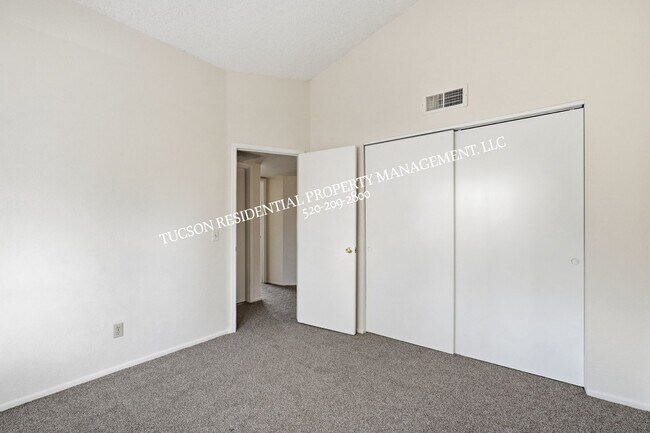 Building Photo - 9960 E Banister Dr