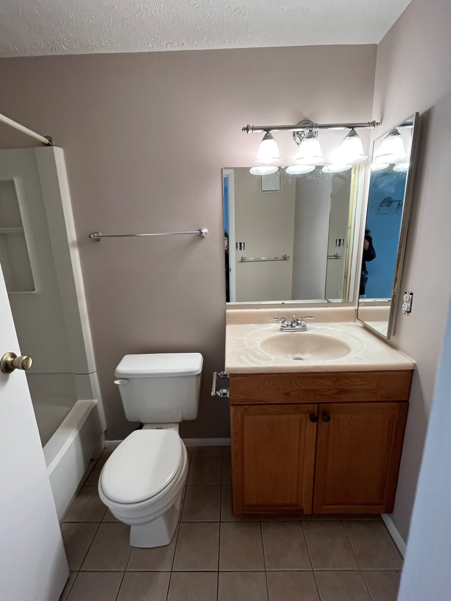 Building Photo - 1620 Jefferson Ridge Dr