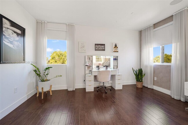 Building Photo - 7515 NW 99th Ave