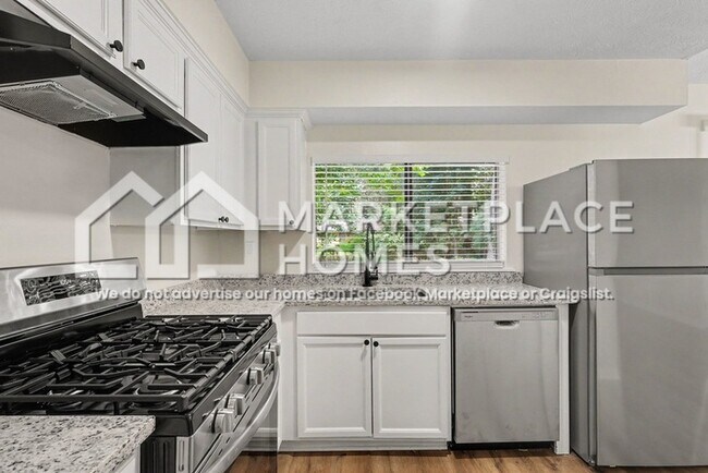 Building Photo - 9011 Homewood Dr