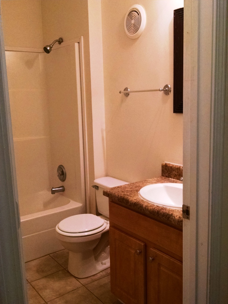 Bath 2 - 7721 Oak St