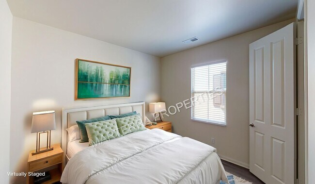 Building Photo - Beautiful 3 Bed/2.5 Bath Home in Portola S...