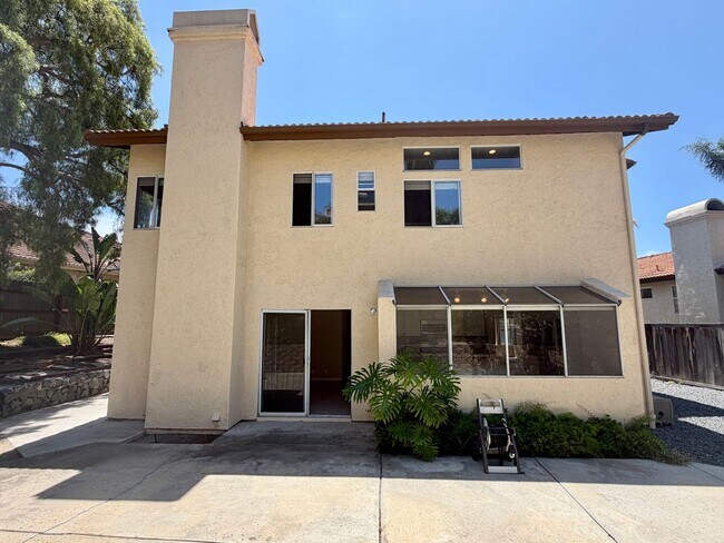 Building Photo - Spacious Five Bedroom in Rancho Del Oro