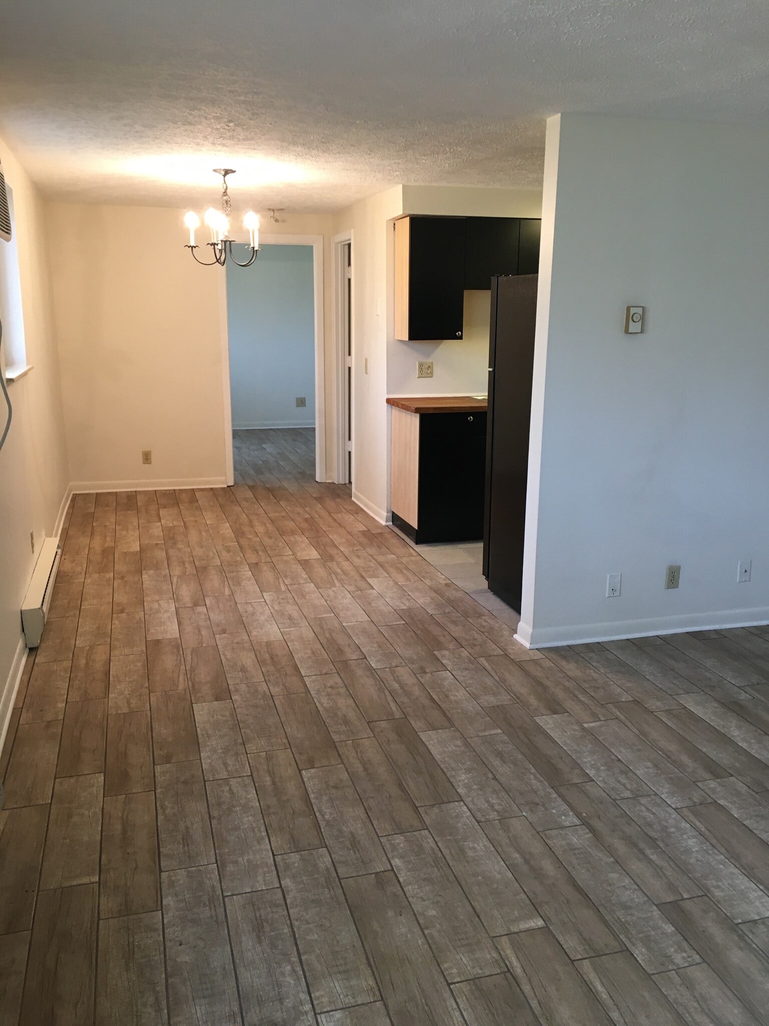 Apt 6 Living rm, dining area, Kitchen - 6062 Donna-Jay Dr