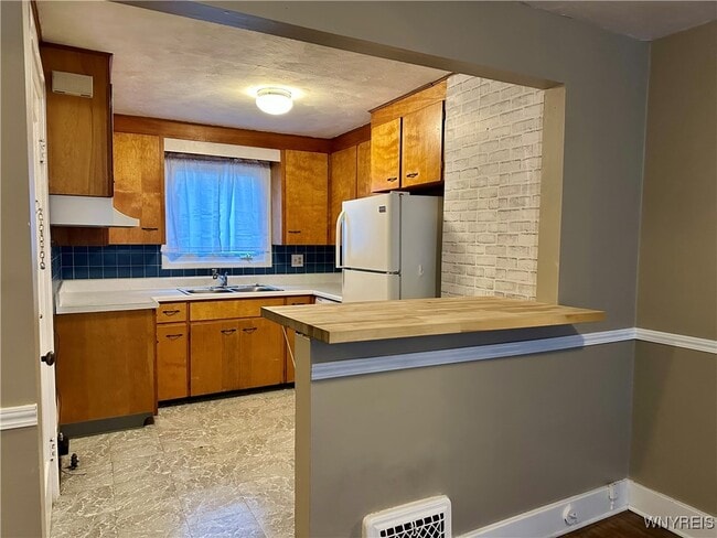 Building Photo - 117 Shepard Ave