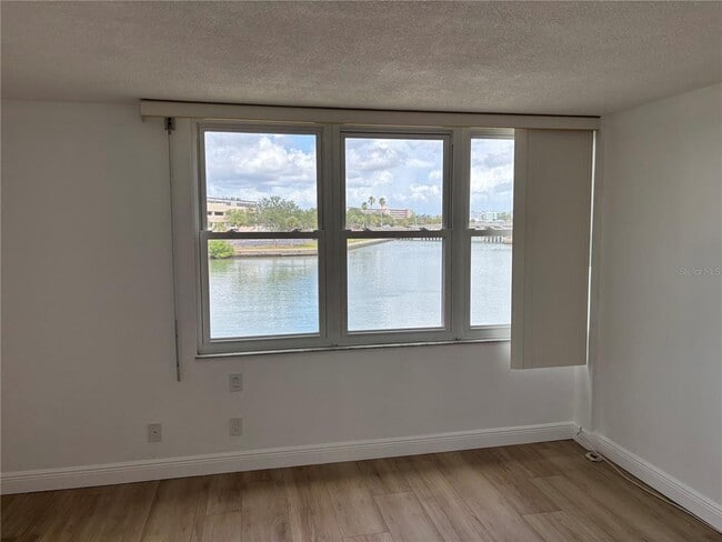 Building Photo - 7405 Bay Island Dr S