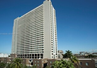 Building Photo - 915 NW 1st Ave