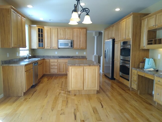 Building Photo - Absolutely Stunning West Arvada/Golden Gem...