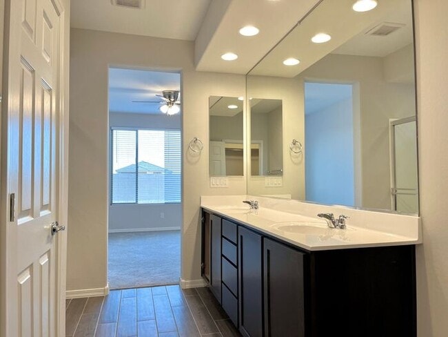 Building Photo - MOVE IN SPECIALS!! 2 Master Suites Open Ceiling Modern Home for RENT!