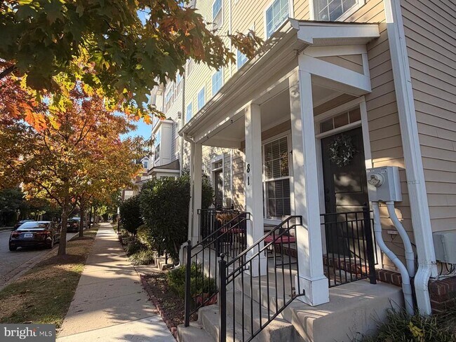 Building Photo - 81 Linden Pl