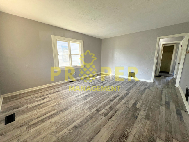 Building Photo - 4 bedrooms 1 bathrooms house for rent