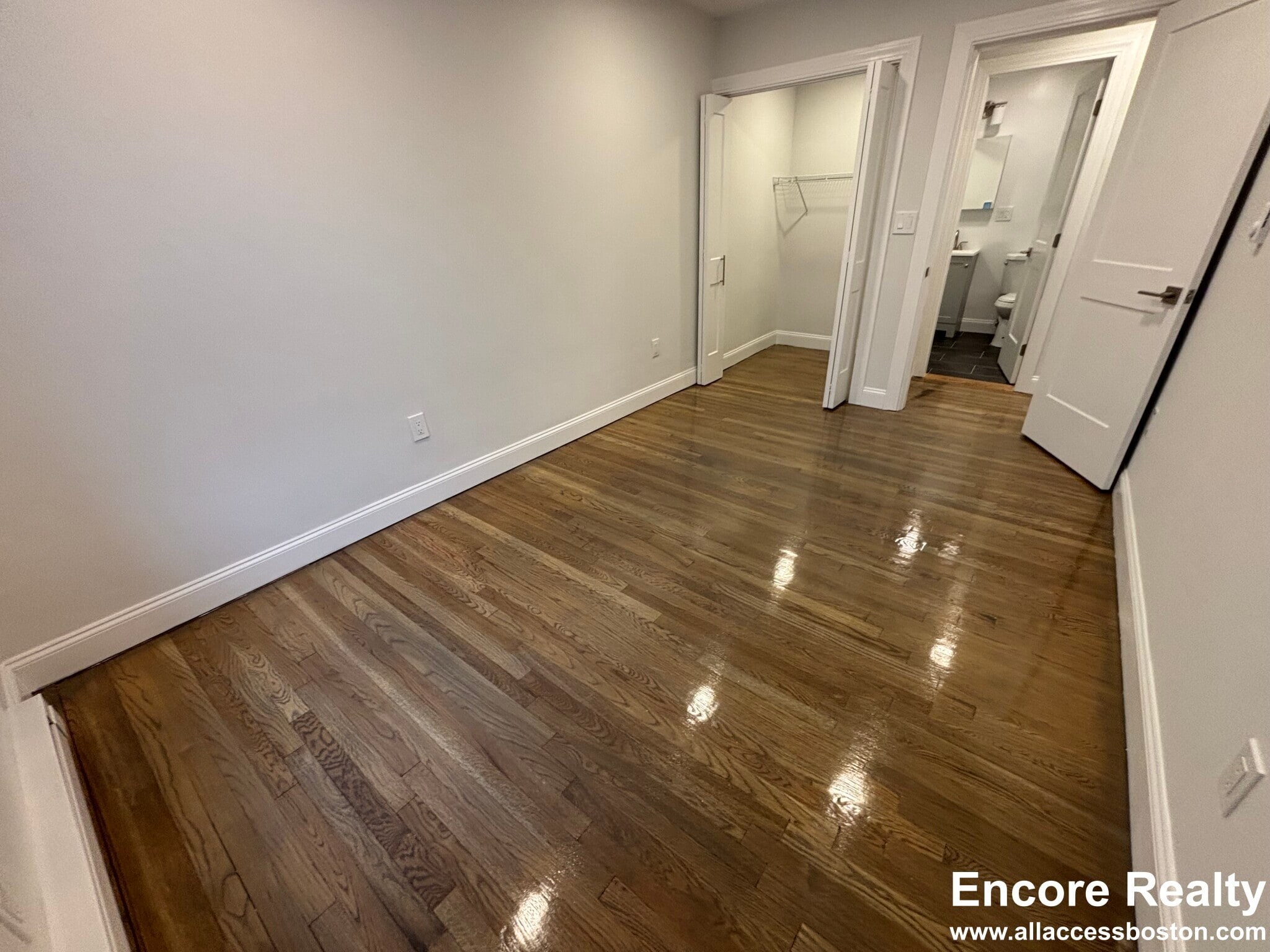 Building Photo - 531 Beacon St