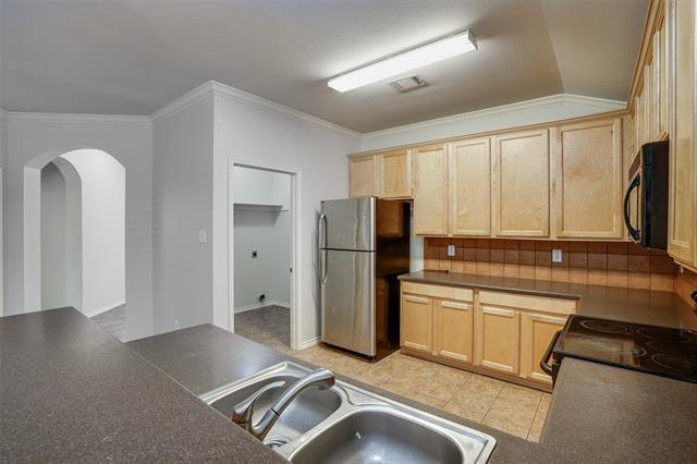 Building Photo - 6925 Red Bluff Dr