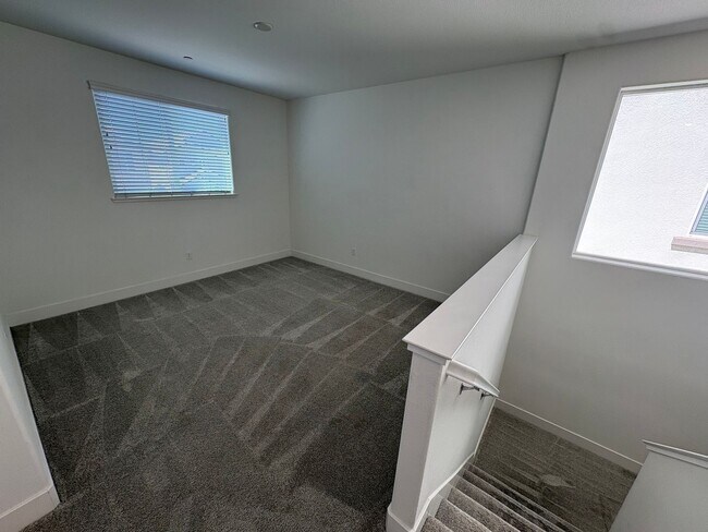 Building Photo - Beautiful 4 Bed 3 Full Bath Home with Solar in Brentwood