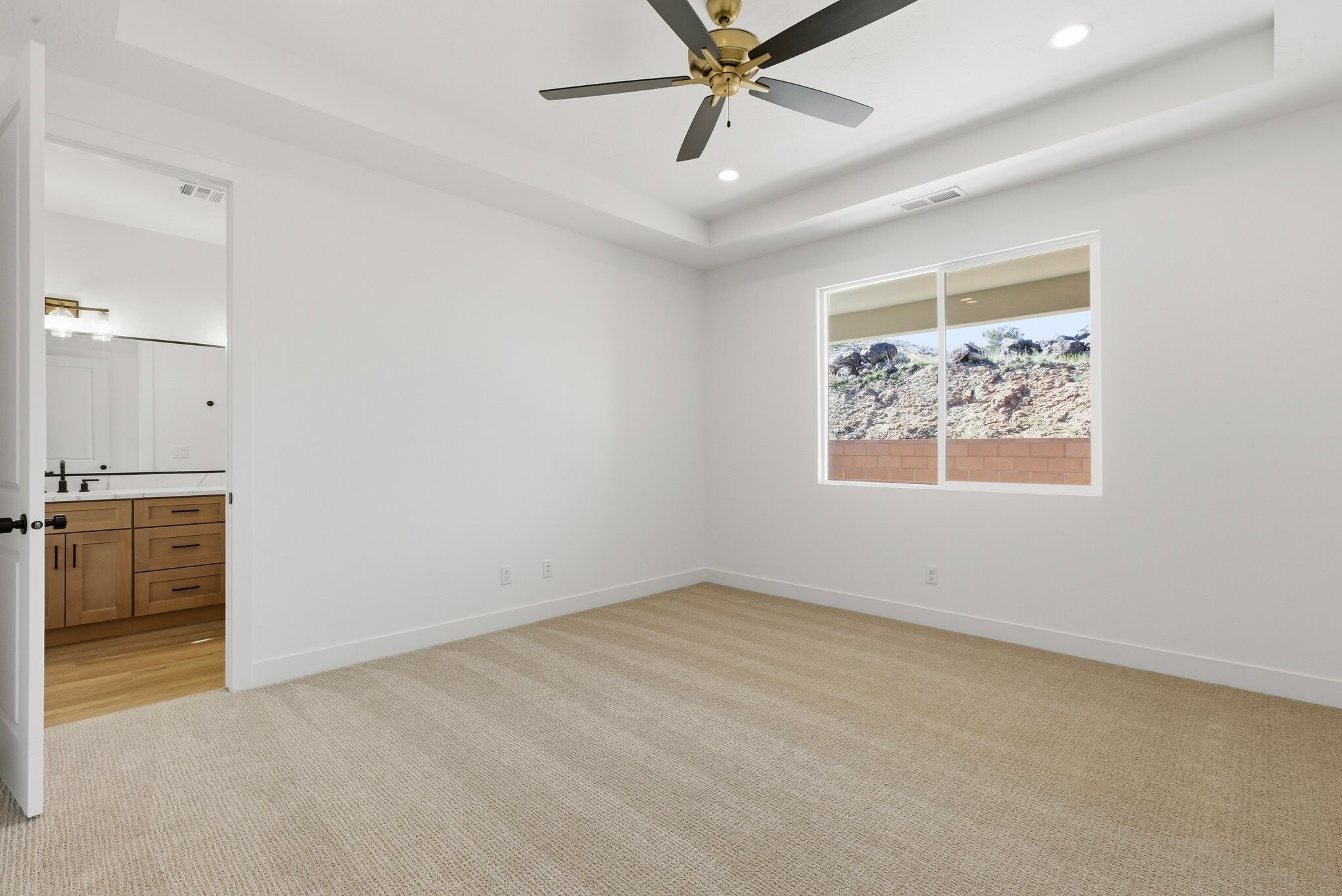Building Photo - 402 S 2250 W