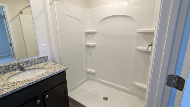 Building Photo - 560 Locust Run Dr
