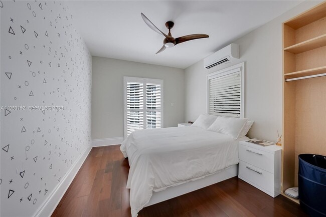 Building Photo - 520 N Pkwy