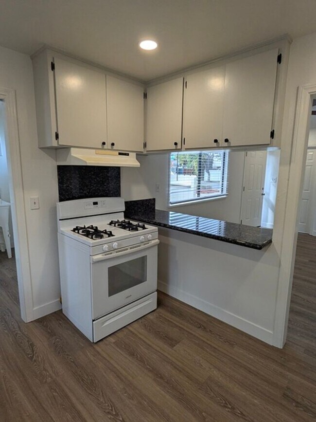 Building Photo - 3 BR / 2 BA Single Story Home in Serra Mesa