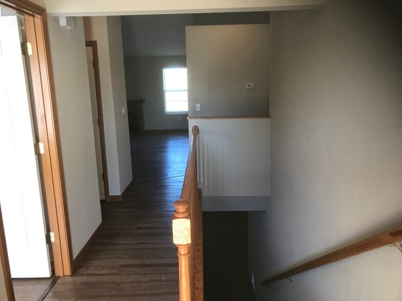 Building Photo - 112 Lake Saint Ellen Dr