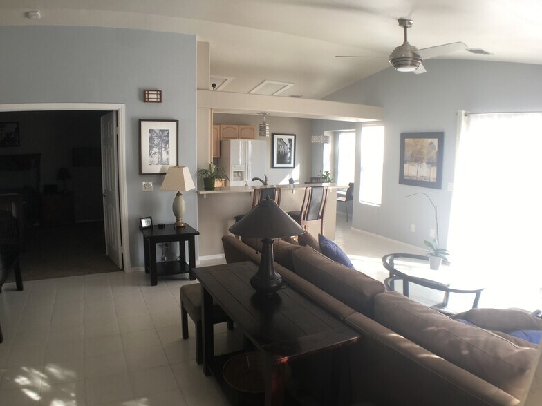 The open floor plan is great for entertaining - 68820 Risueno Road