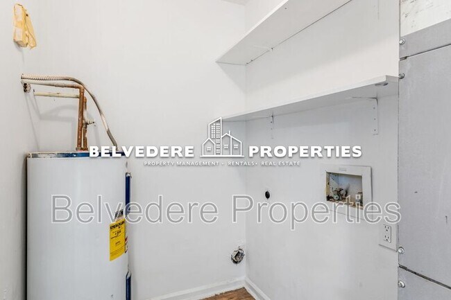 Building Photo - 2402 Markwood Ln SE