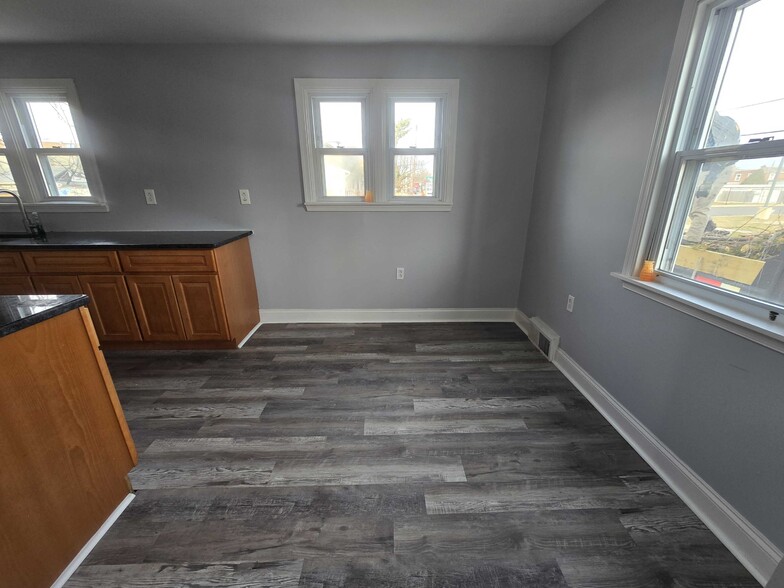 Building Photo - 1502 Market St