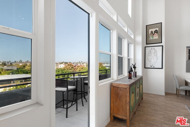 Building Photo - 7100 Playa Vista Dr