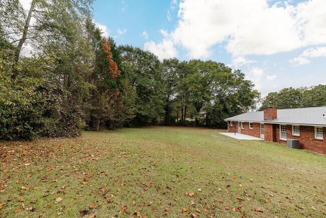 Building Photo - 1110 Maple Cir