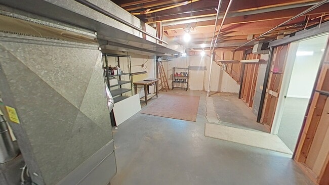 Building Photo - "3-Bedroom Gem with 1.5 Baths on Talbot St...