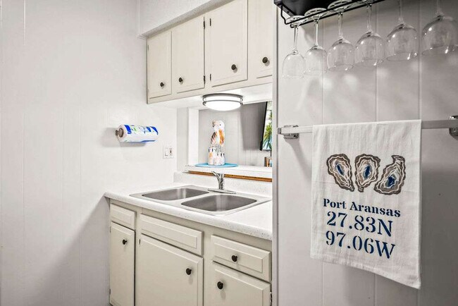 Building Photo - 2025 Eleventh Street-SI FL1-ID1023252P