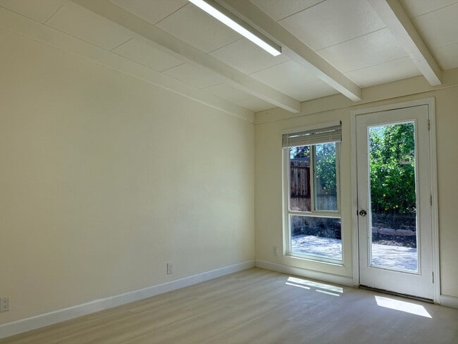 Building Photo - 2598 Dixon Dr