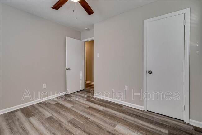 Building Photo - 3603 Columbine Dr