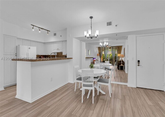 Building Photo - 19501 E Country Club Dr