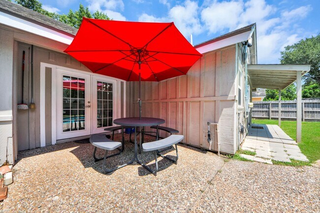 Building Photo - 5139 Beechnut St