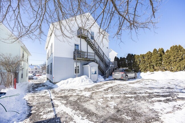 Building Photo - 28 Richmond St