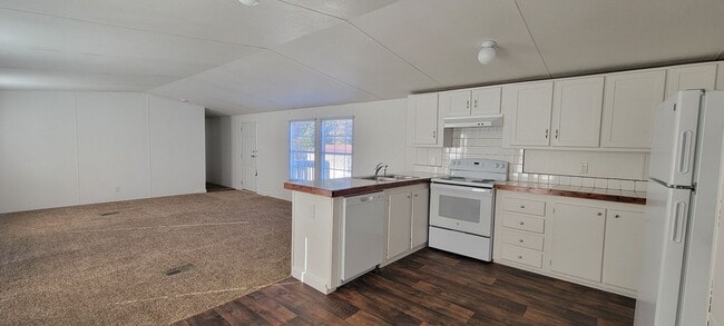 Building Photo - Ready to Move in