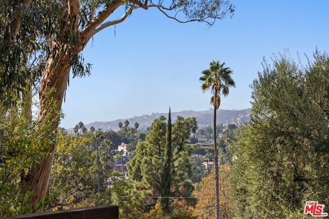 Building Photo - 5721 Valley Oak Dr