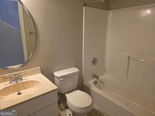 Building Photo - 102 Towne Pk Dr