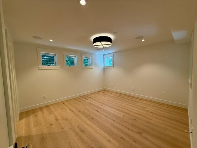 Building Photo - 5 Monte Vista Ave